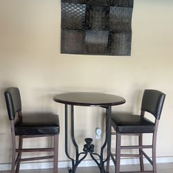 Table, Stools & Frame 