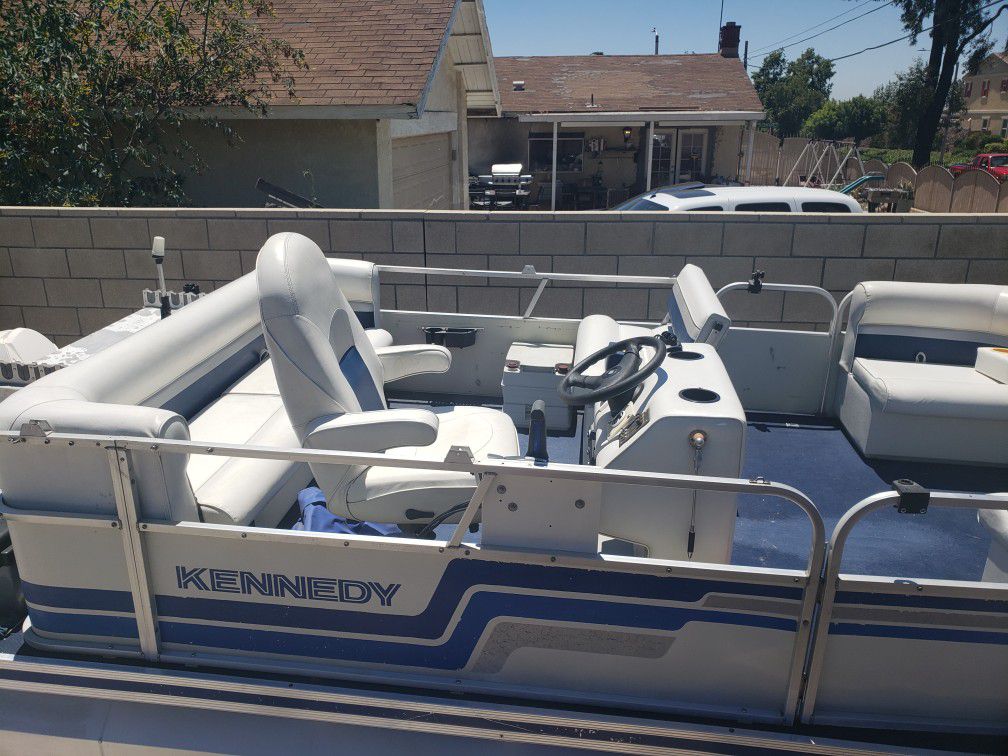 20' Party Boat