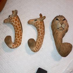 Giraffe and lion hook