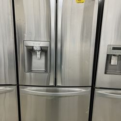 Kenmore Elite 36” Wide French Door Stainless Steel Counter Depth Refrigerator In Excellent Condition 