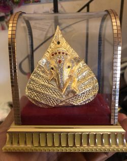 Nice collection collectibles pendent in glass box