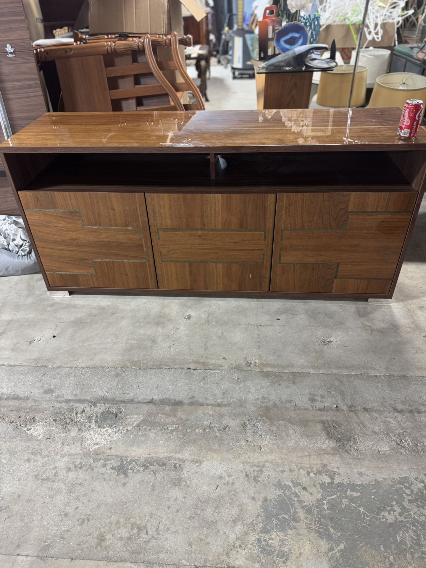 Beautiful Buffet Entertainment Stand Dresser Cabinet