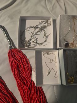 Lot of 18 Necklaces