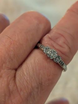 10K WHITE GOLD DIAMOND RING SZ 7 