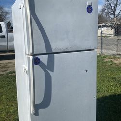 Refrigerador trabaja muy bien los tomando por el precio de $120