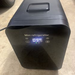 Mini Fridge 