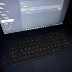 Lenovo IdeaPad Slim 3 Chromebook 14" Full HD Laptop - MediaTek Kompanio 520 - 4GB Memory - 64GB eMMC- Abyss Blue