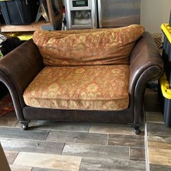 Love Seat Couch Bernhardt