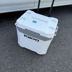 Igloo Cooler Trolley Type White In Good Condition