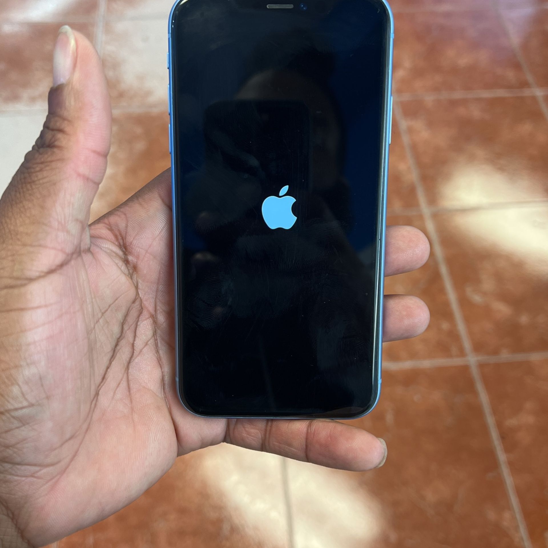 iPhone XR carrier unlocked