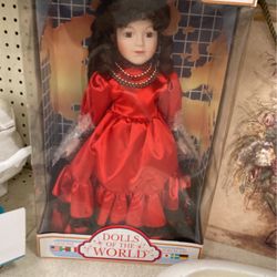 Dolls Of The World Doll Goodwill Moreno Valley 92