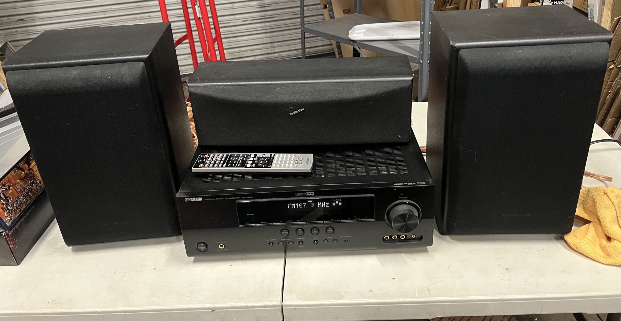 Stereo System 3 Speakers + Receiver And Remote