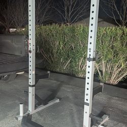Squat Rack w/ Pull up bar