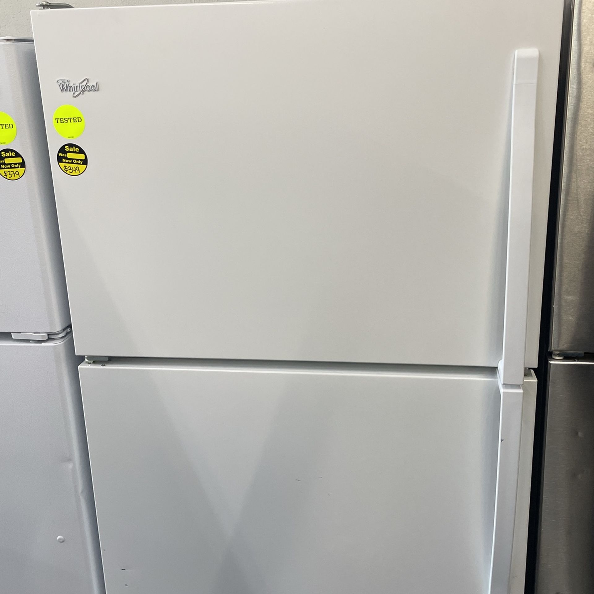 Whirlpool Refrigerator Top And Bottom In Color White 