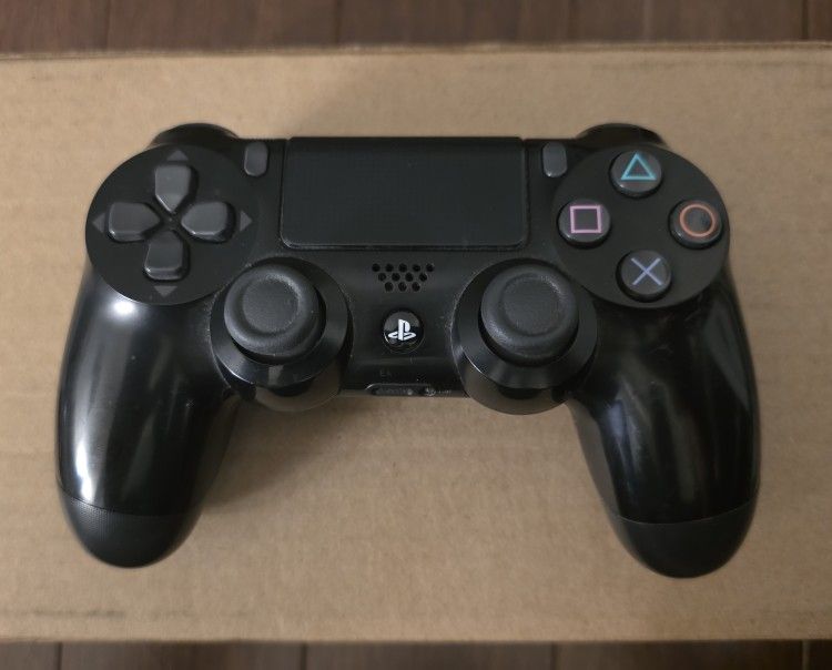 PS4 DualShock 4 – Jet Black (Excellent Condition)
