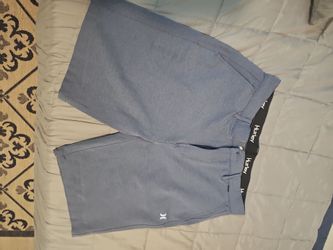Mens 32 Hurley shorts