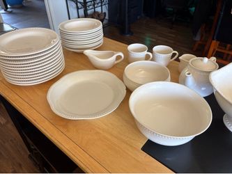 Pottery Barn Dish set