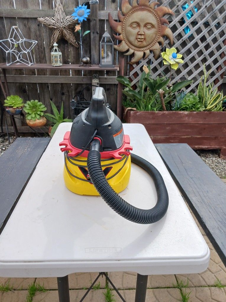 Stinger 2.5 Gal/9.5liter Wet/dry Vacuum