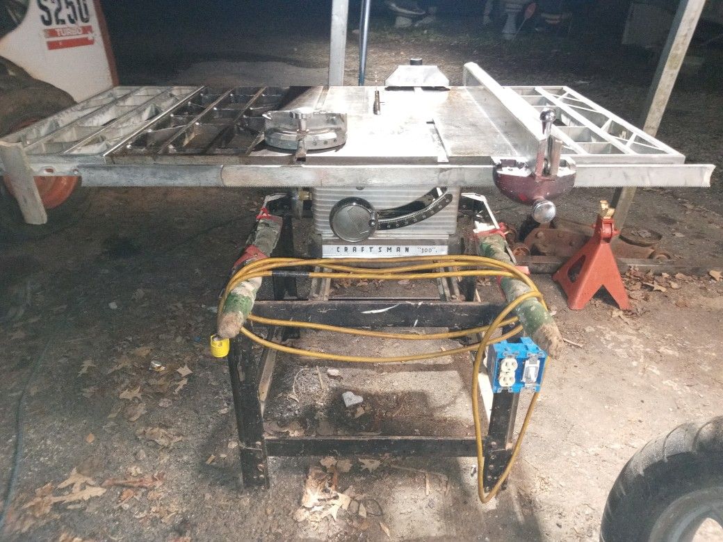 Craftsman's. 10 Inch. Table Saw