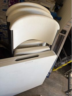 Lifetime 4 chairs and 1 table From Costco