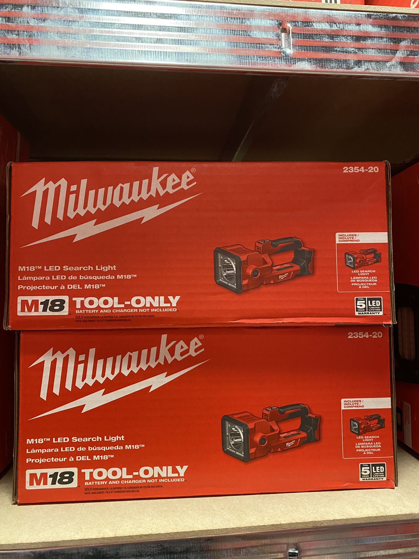 Milwaukee M18 18-Volt 1250 Lumens Lithium-Ion Cordless Search Light (Tool-Only)