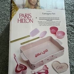 Paris Hilton Lasagna Set