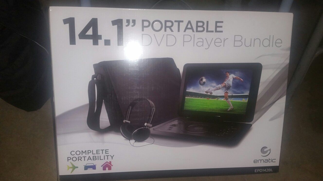 14.1 potable dvd player bundle