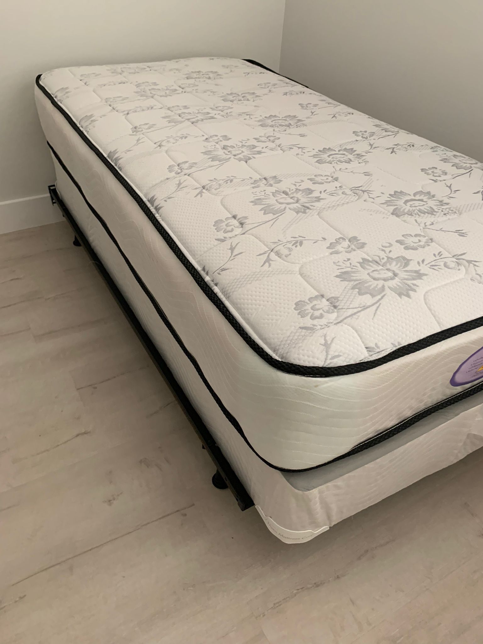 New Twkn Mattress And Box Spring 2pc Bed Frame Is Not Included 