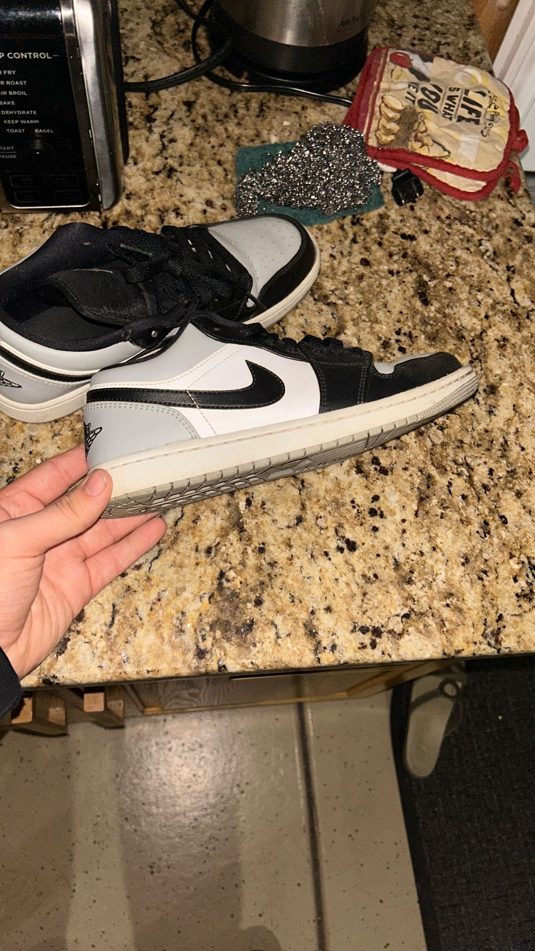 Jordan 1 Low Shadow Toe Size 8 Men 