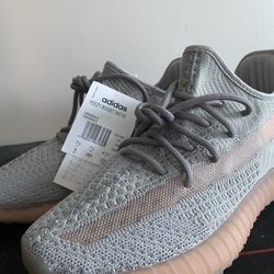 Yeezy boost 350 V2 Trfrm (size 8)