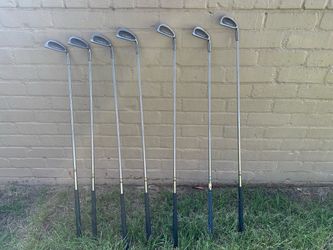 Lot of 20 golf clubs