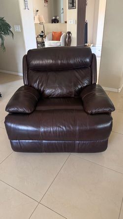 Large Dark Brown Leather Recliner – Comfortable & Excellent Condition