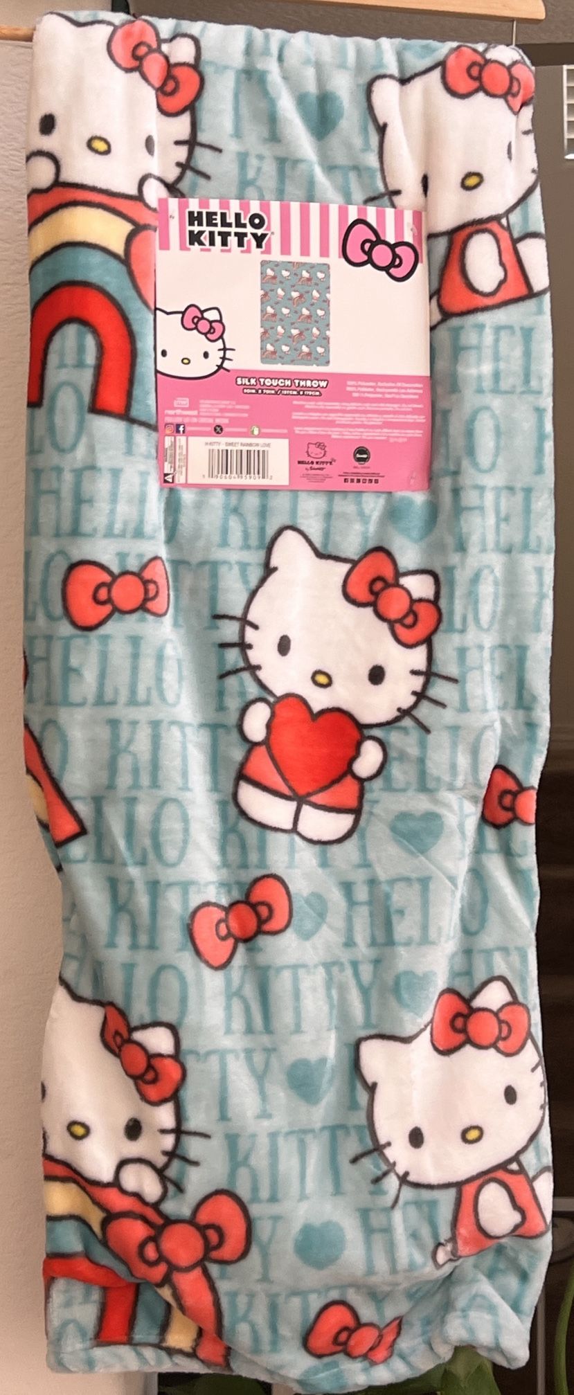 Hello Kitty Throw