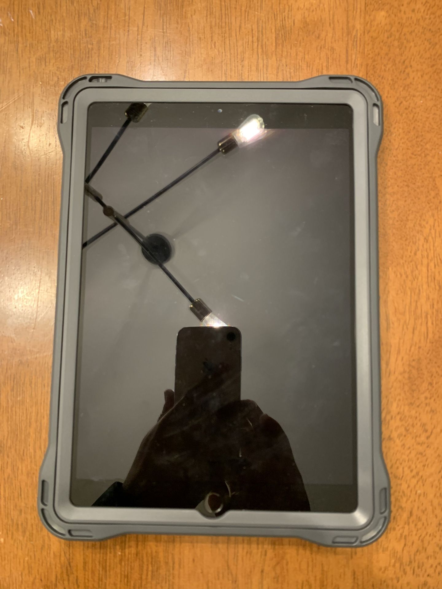 Apple iPad 7th Generation 10.2” Unlocked Like New!