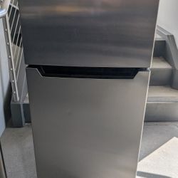 Danby 4.2 cu. ft. Compact Fridge Top Mount in Stainless Steel 