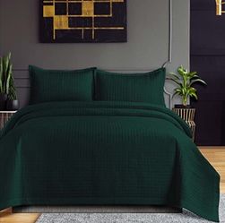 Tribeca Living Oversized Plain King Quilt Set,
