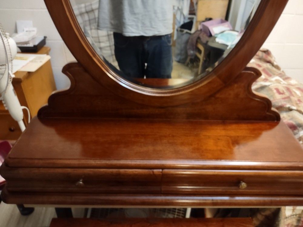 Vanity Beveled Oval Mirror W/2 Drawers