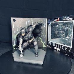 Diamond Select DC Gallery Injustice 2 Batman Statue 