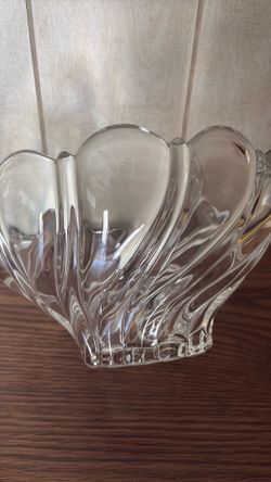 Mikasa Peppermint Swirl Glass bowl with scalloped edge