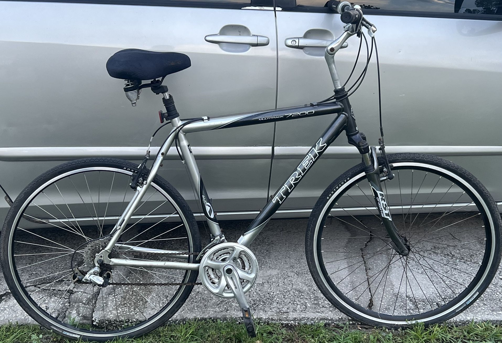 Trek 7200 Multitrack Hybrid Bike – 22.5” Frame