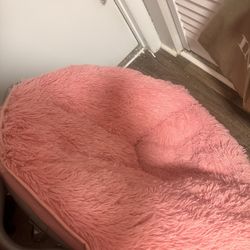 Pink fluff chair