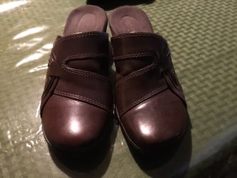 2 Pair CLARK’s Ladies Shoes. Red And Brown.   Leather.       Size 6M.    Excellent Condition.    Reduced  $7 Each