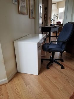 White Desk Excellent Condition