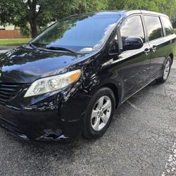 2015 Toyota Sienna 