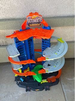 Hot Wheels Dinosaur Ultimate Garage