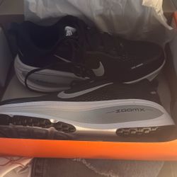 Womens Nike Vomero 18 size 9.5