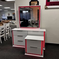 Dresser Mirror And Nightstand With Lights 