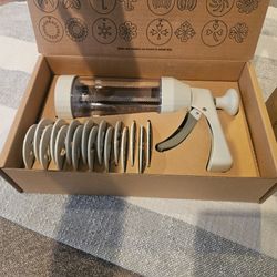PAMPERED CHEF BAKING COOKING ITEMS