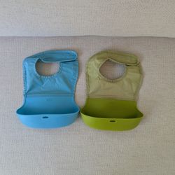2X OXO Roll Up Bibs
