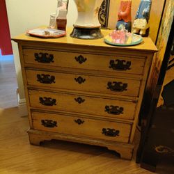 VINTAGE  BACHELOR'S CHEST